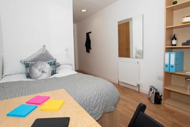 1 bed flat, Cowgate, Old Town, Edinburgh, EH11NQ - Image 11